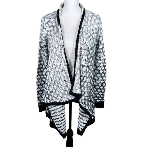 Romeo + Juliet Couture Ombre Chunky Knit Open Cardigan - Picture 3 of 8